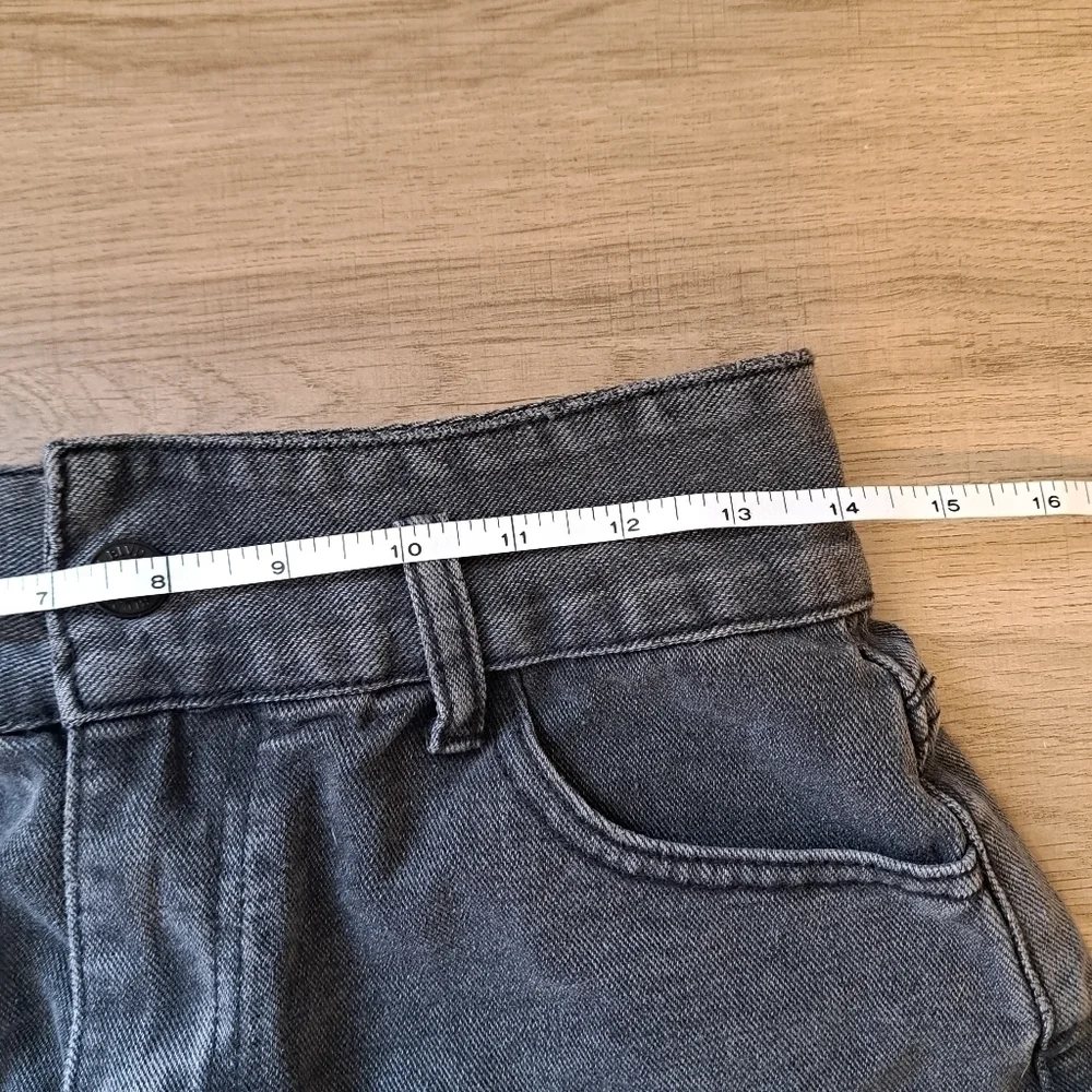 DENIM Blvd Los Angeles Black Jean Shorts Wiast 28